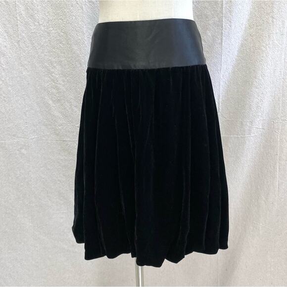 Dolce & Gabbana black velvet A Line Bubble Hem Mini Skirt Size Small/Medium - Picture 2 of 15